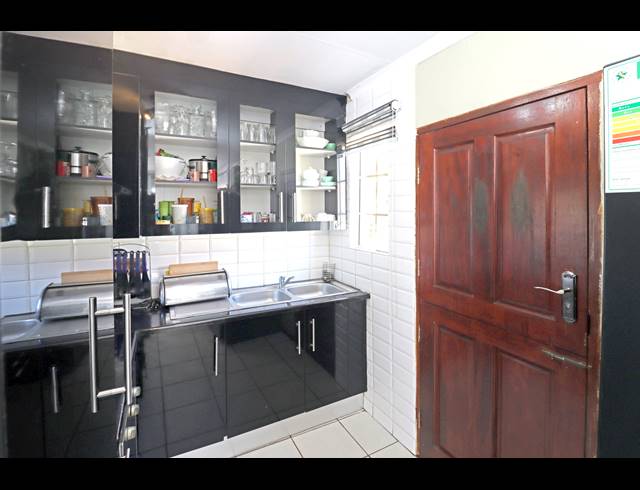 4 BEDROOM HOUSE FOR SALE IN COSMO CITY